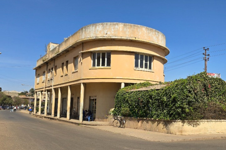 Segeneyti Stree Building